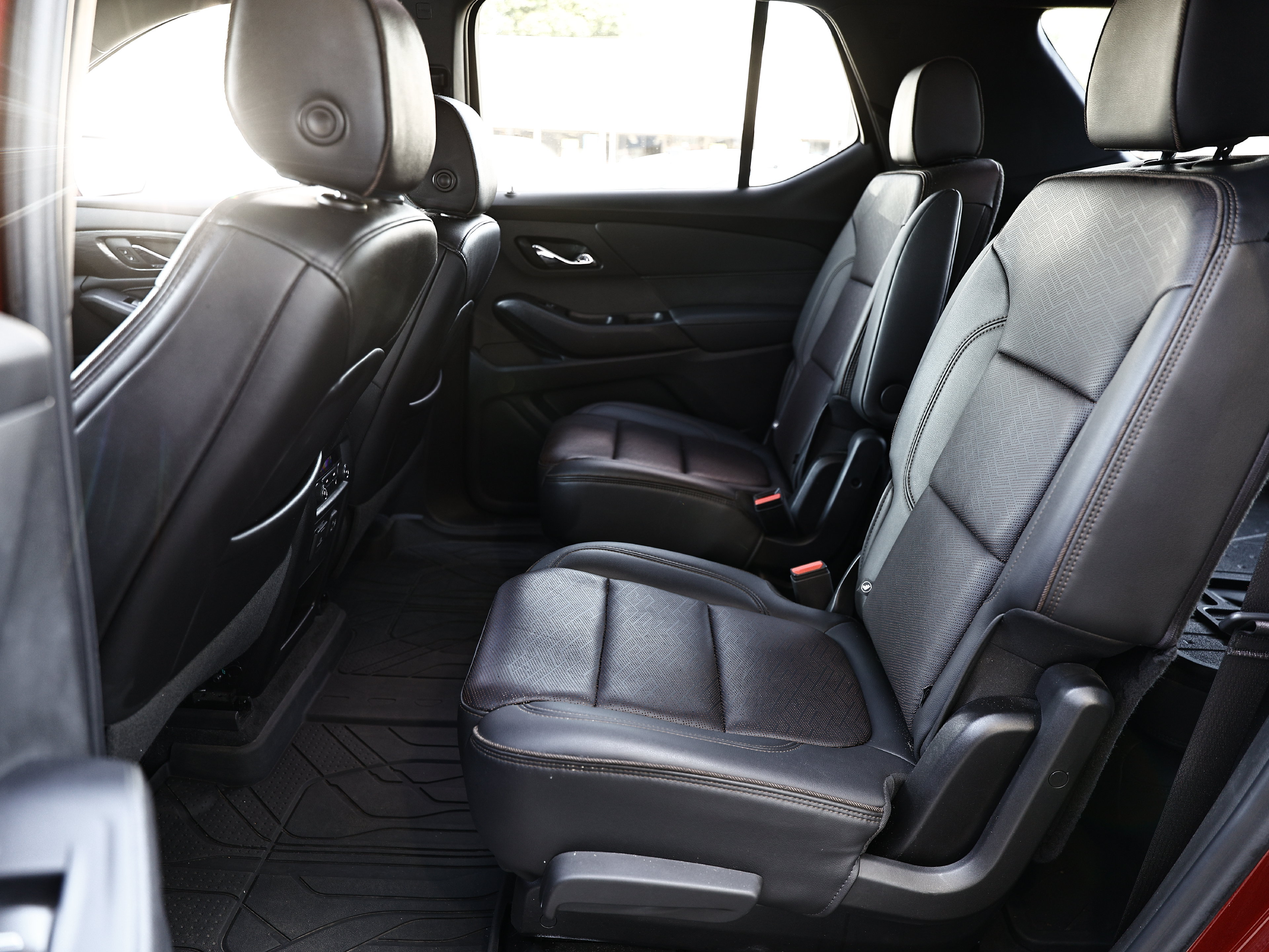Used 2022 Chevrolet Traverse High Country w/ LPO, Floor Liner Package AWD/4WD image 27