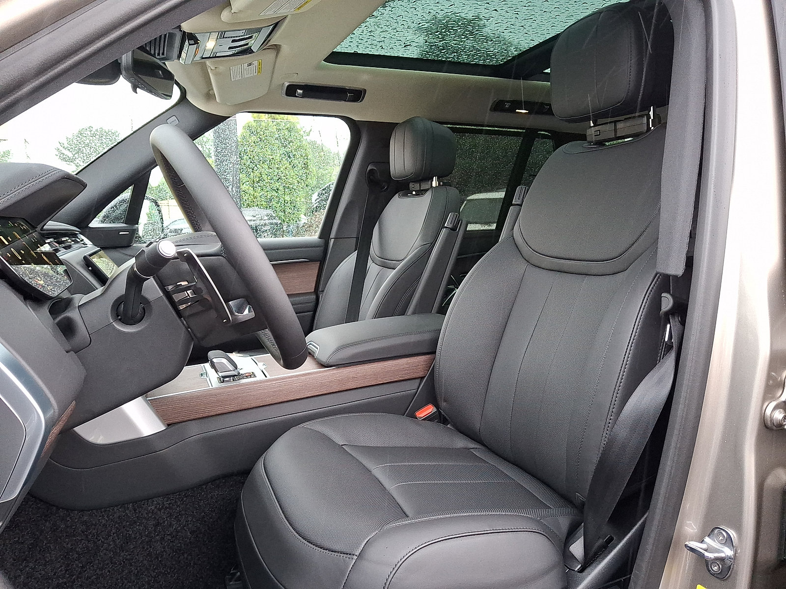 New 2026 Land Rover Range Rover SE AWD/4WD image 3