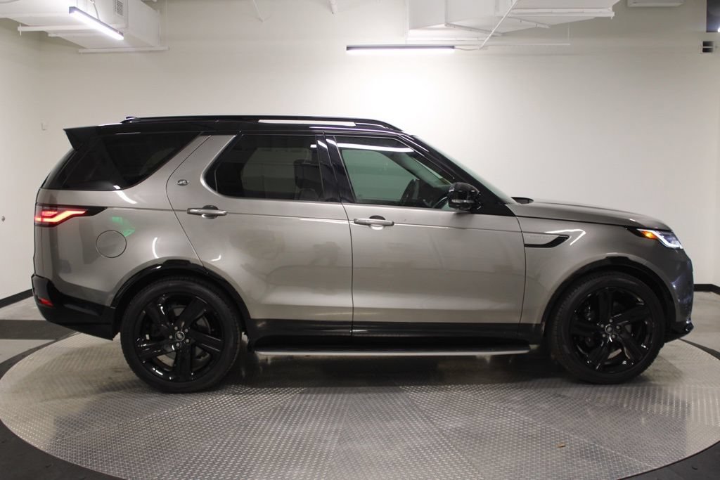 Used 2025 Land Rover Discovery Metropolitan Edition AWD/4WD image 8