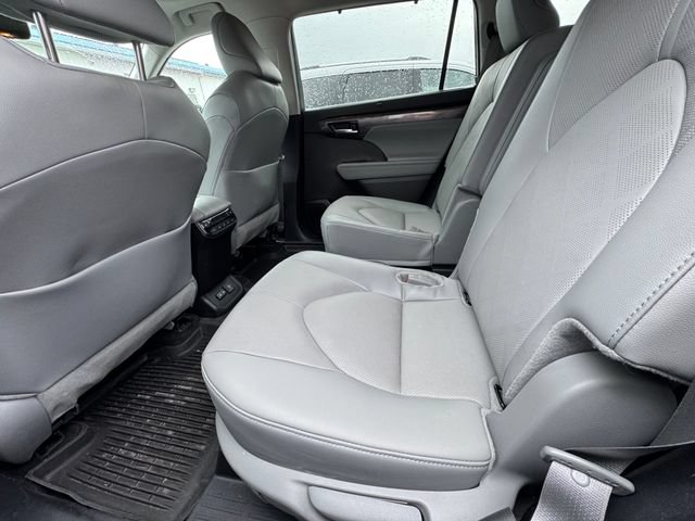 Used 2025 Toyota Highlander Platinum AWD/4WD image 41