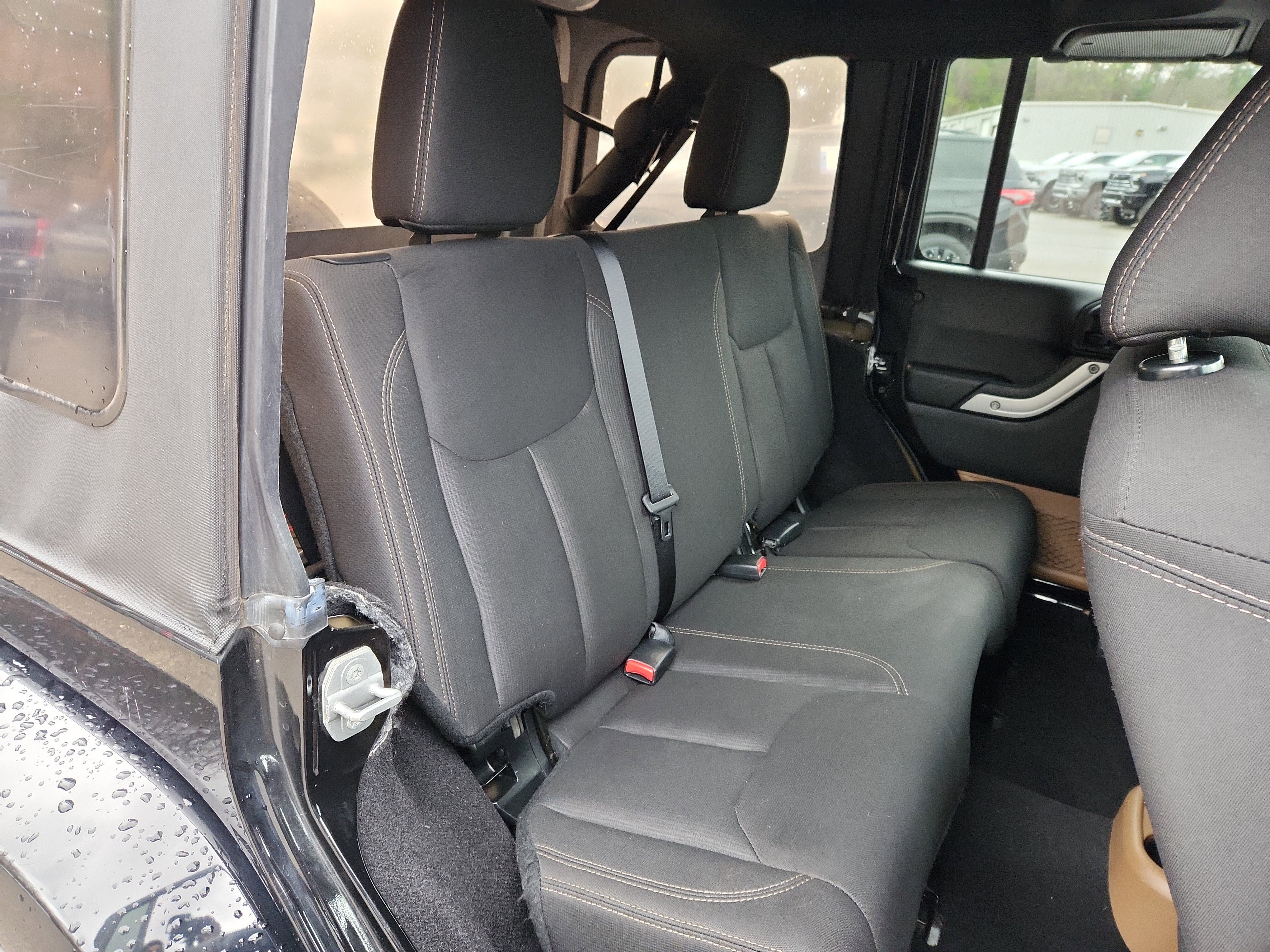 Used 2017 Jeep Wrangler Unlimited Sahara w/ Connectivity Group image 35