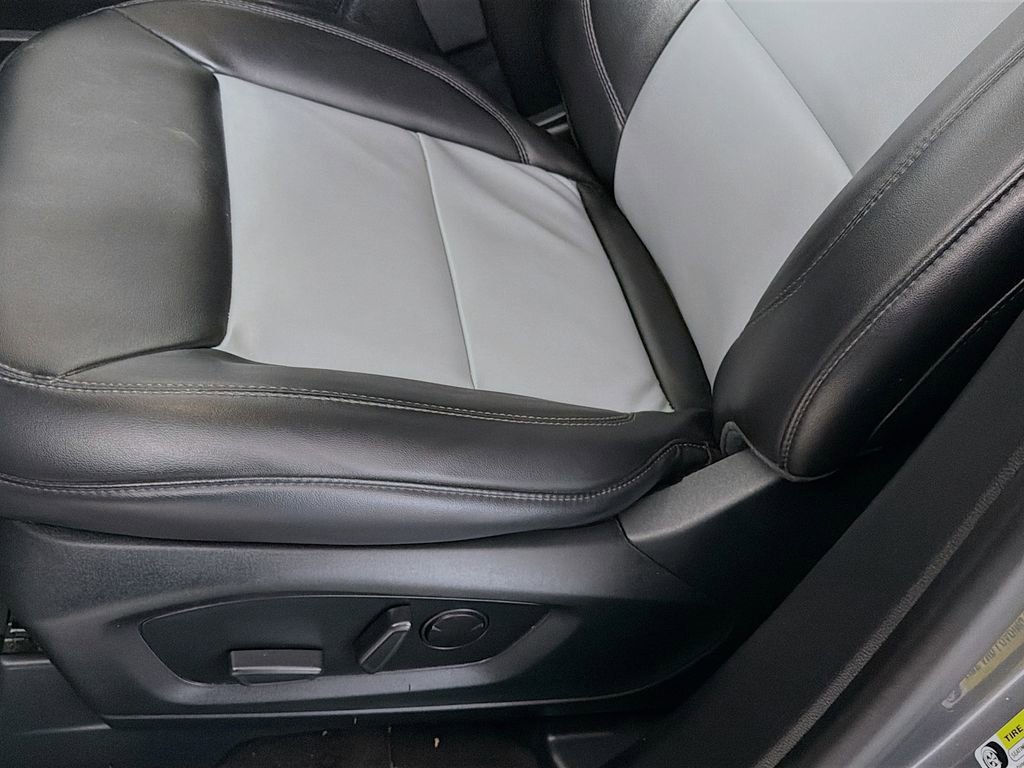 Used 2023 Ford Explorer XLT w/ Equipment Group 202A image 22