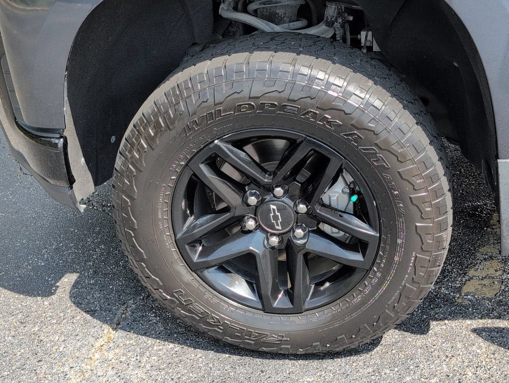 Used 2021 Chevrolet Silverado 1500 Custom Trail Boss w/ LPO, Dark Essentials Package AWD/4WD image 12