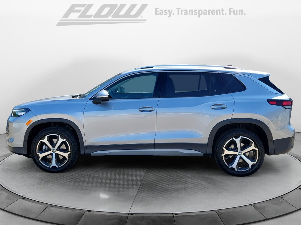 Certified 2026 Volkswagen Tiguan SE w/ Panoramic Sunroof Package AWD/4WD image 5