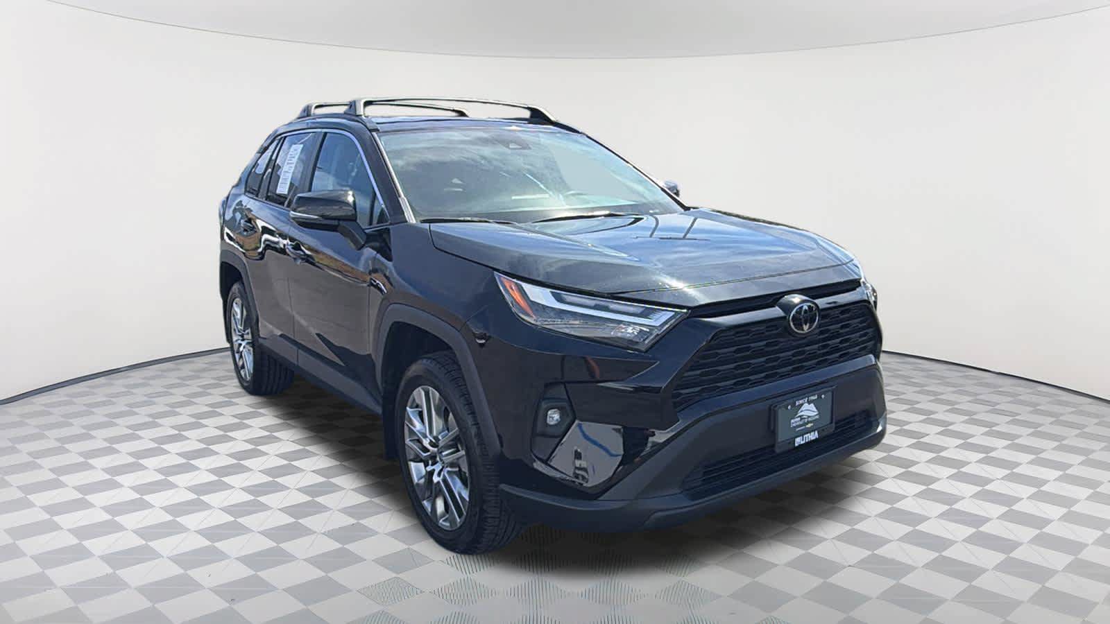 Used 2023 Toyota RAV4 XLE Premium FWD image 3