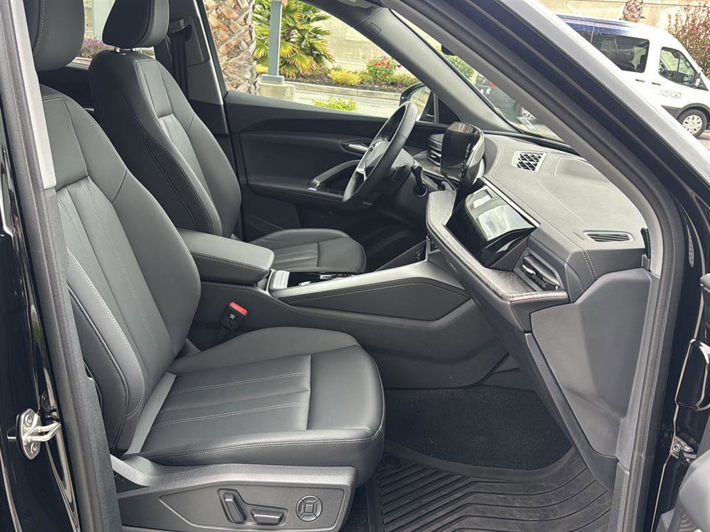 Used 2025 Audi Q5 Premium w/ Convenience Package image 13