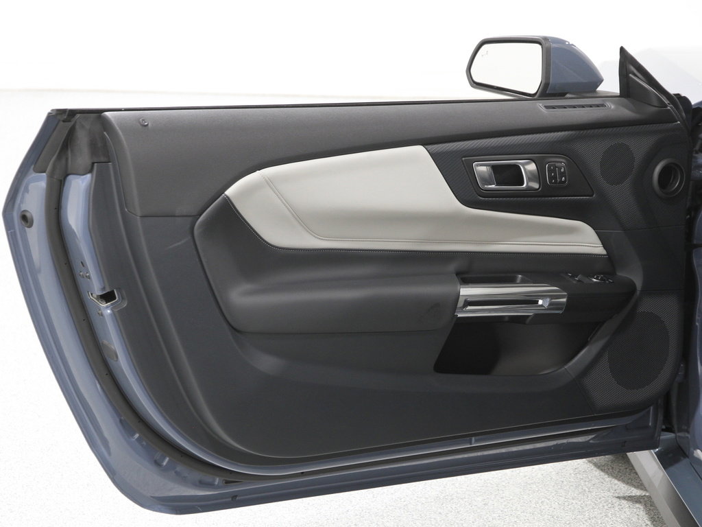 Used 2024 Ford Mustang Premium image 4