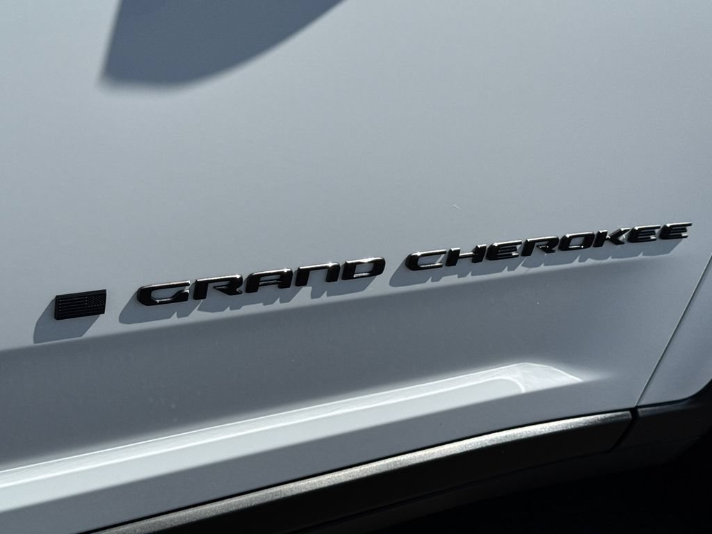 Certified 2024 Jeep Grand Cherokee Altitude AWD/4WD image 8