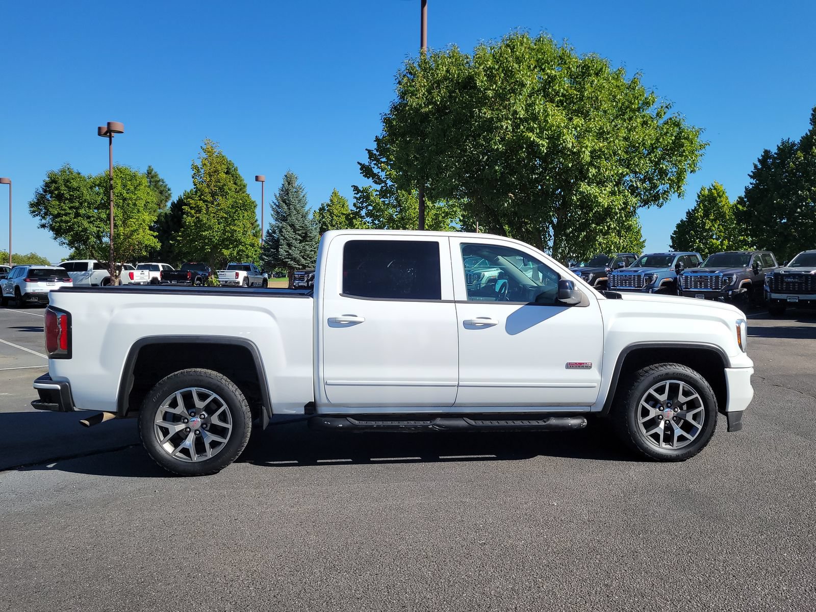 Used 2018 GMC Sierra 1500 SLT AWD/4WD image 2
