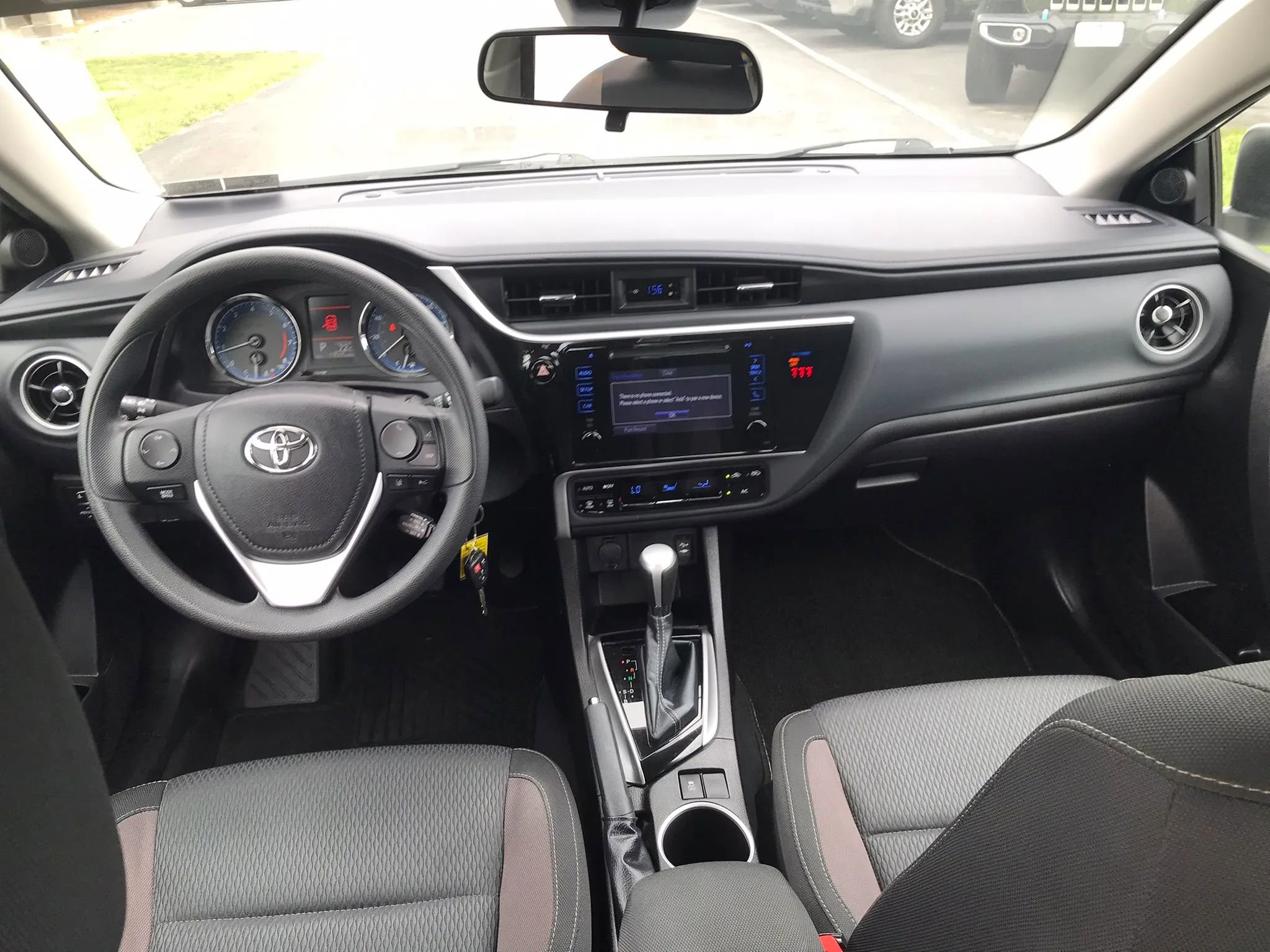 Used 2018 Toyota Corolla LE image 31
