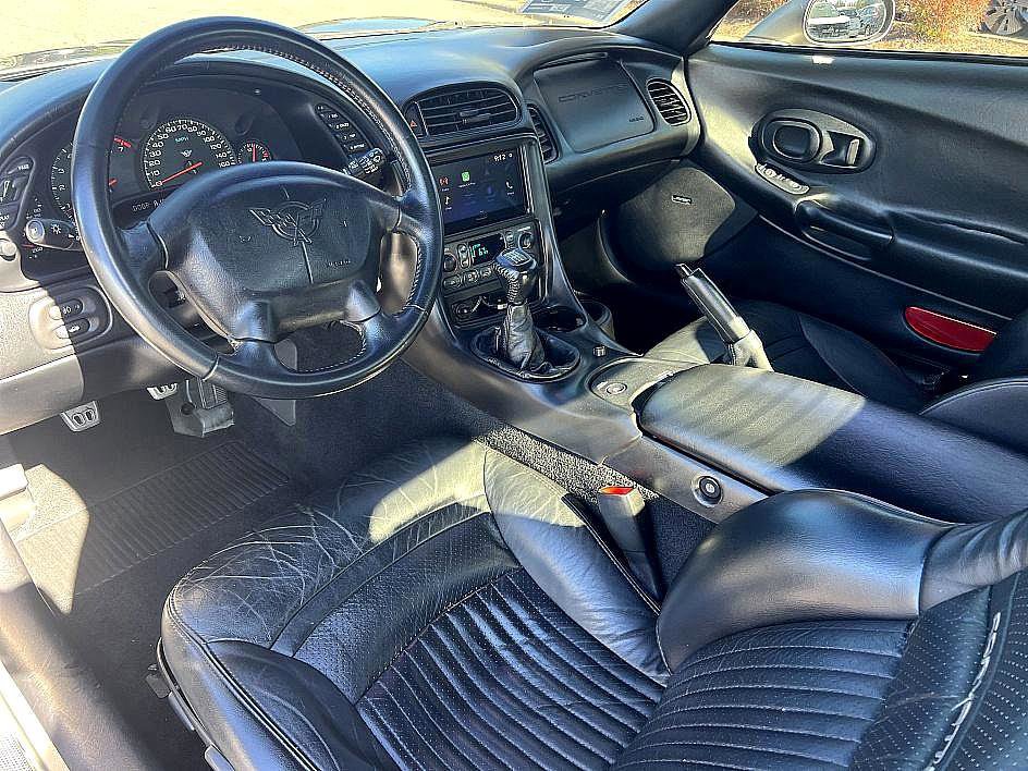 Used 2001 Chevrolet Corvette Convertible w/ Preferred Equipment Group2 image 15