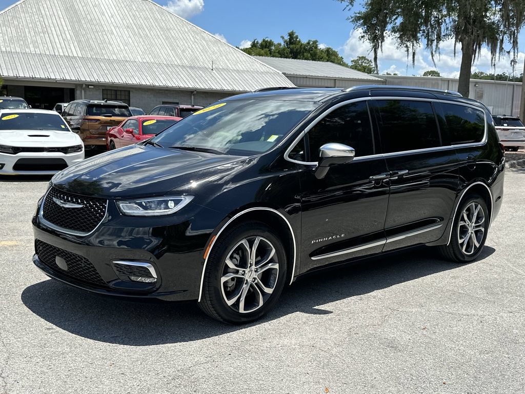Certified 2024 Chrysler Pacifica Pinnacle w/ Trailer Tow Group AWD/4WD image 2