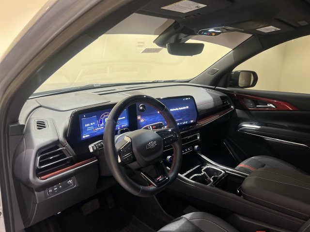 Used 2025 Chevrolet Traverse RS w/ LPO, Roadside Safety Package FWD image 9