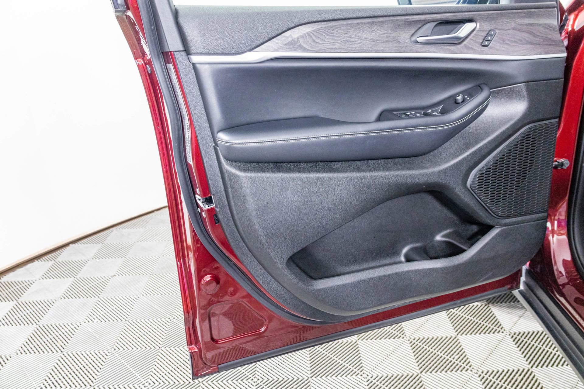 Used 2023 Jeep Grand Cherokee L Limited image 16