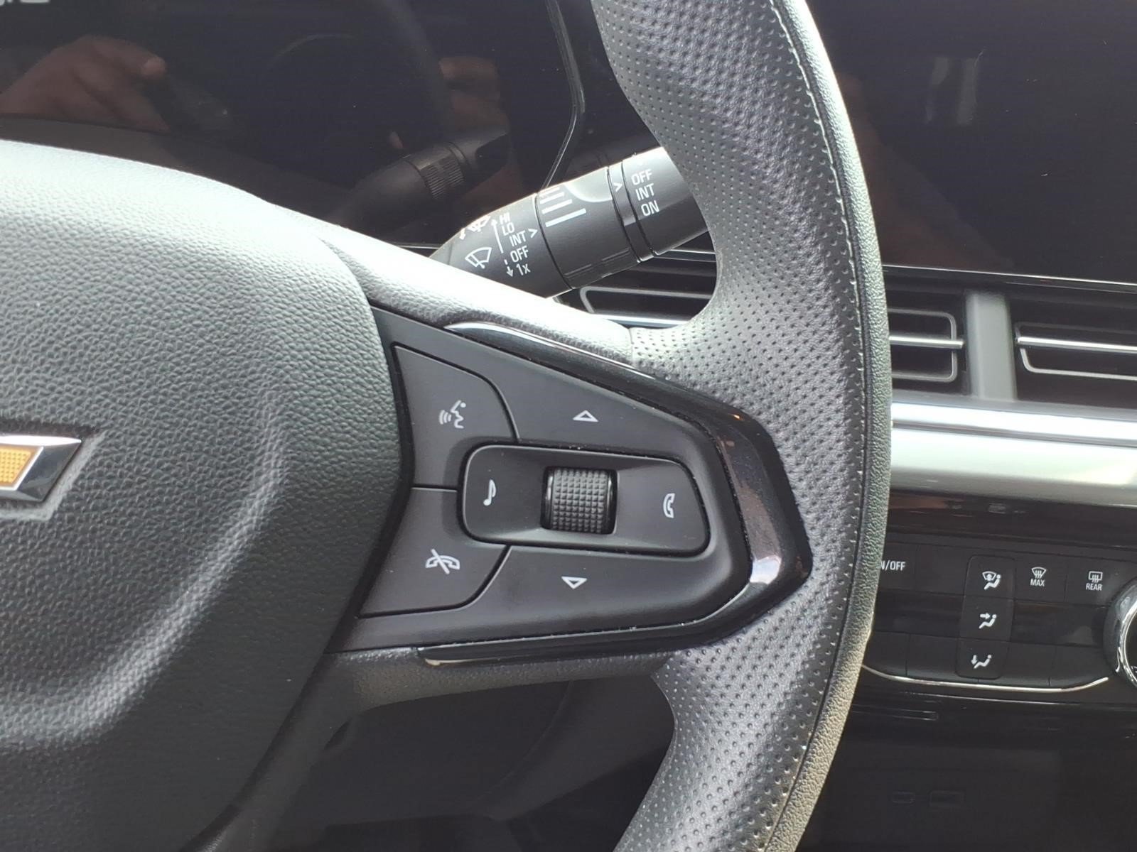 Used 2025 Chevrolet Trax LT FWD image 15