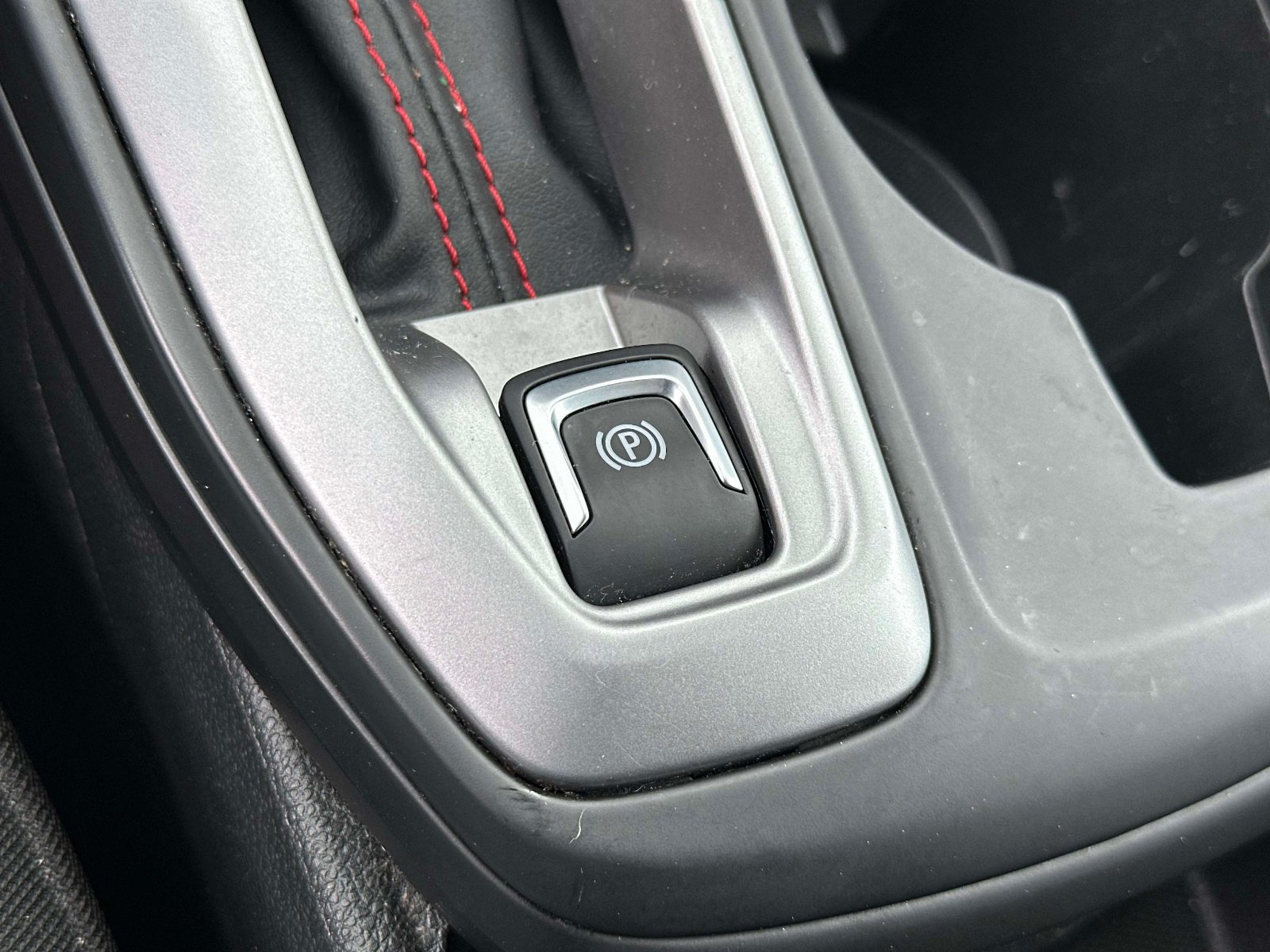 Certified 2024 Chevrolet Trax RS w/ Sunroof Package FWD image 32