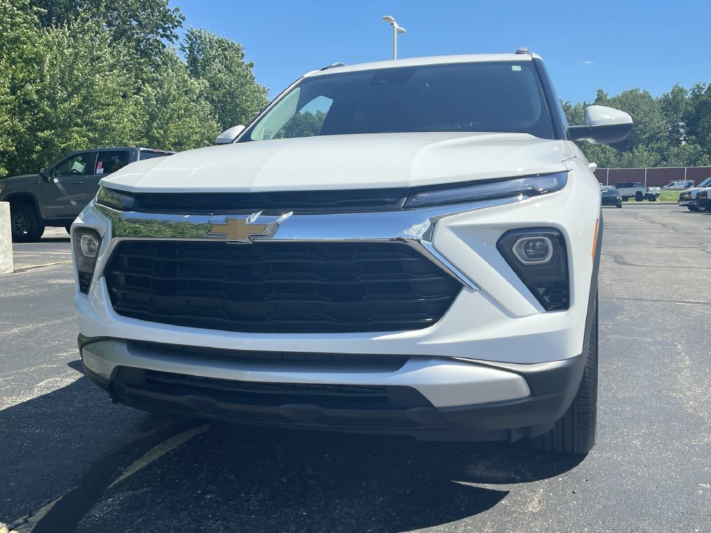 Used 2025 Chevrolet TrailBlazer LT w/ Convenience Package AWD/4WD image 30
