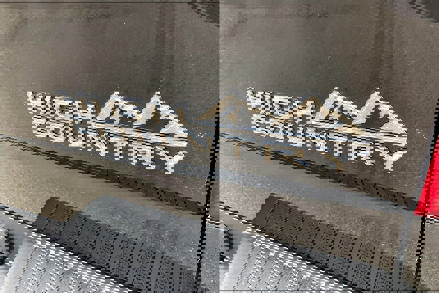 Used 2024 Chevrolet Silverado 1500 High Country w/ Z71 Off-Road Package image 8