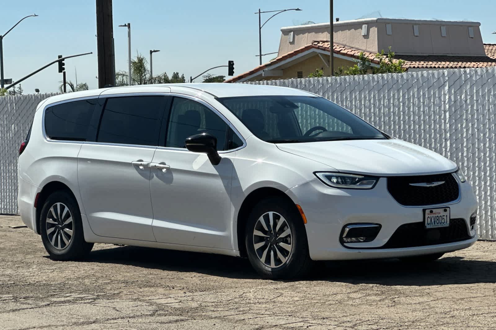 Used 2024 Chrysler Pacifica Limited FWD image 10