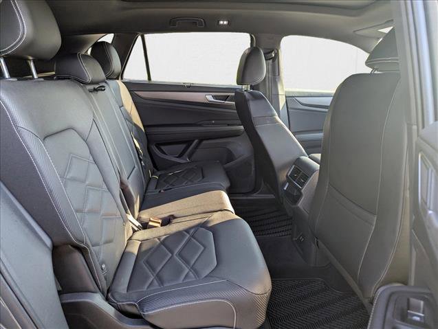 Certified 2025 Volkswagen Atlas Cross Sport SE w/ Panoramic Sunroof Package image 23