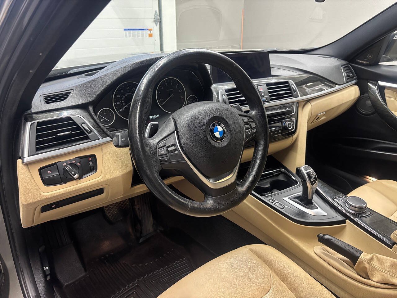 Used 2018 BMW 330i xDrive Sedan AWD/4WD image 14