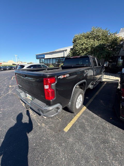 Used 2022 Chevrolet Silverado 3500 LT w/ Convenience Package AWD/4WD image 2