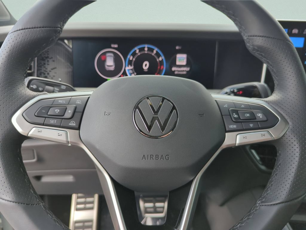 New 2026 Volkswagen Tiguan SE R-Line FWD image 41