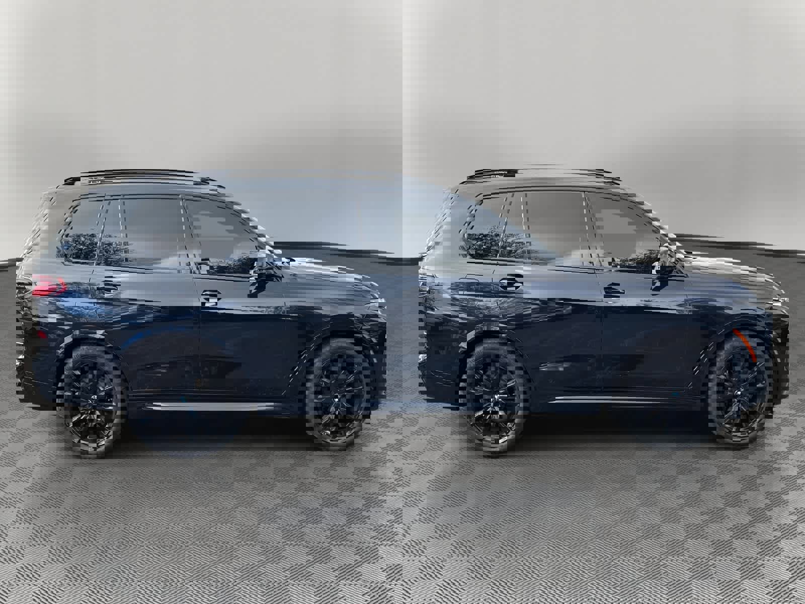 Used 2024 BMW X7 M60i w/ Executive Package image 2