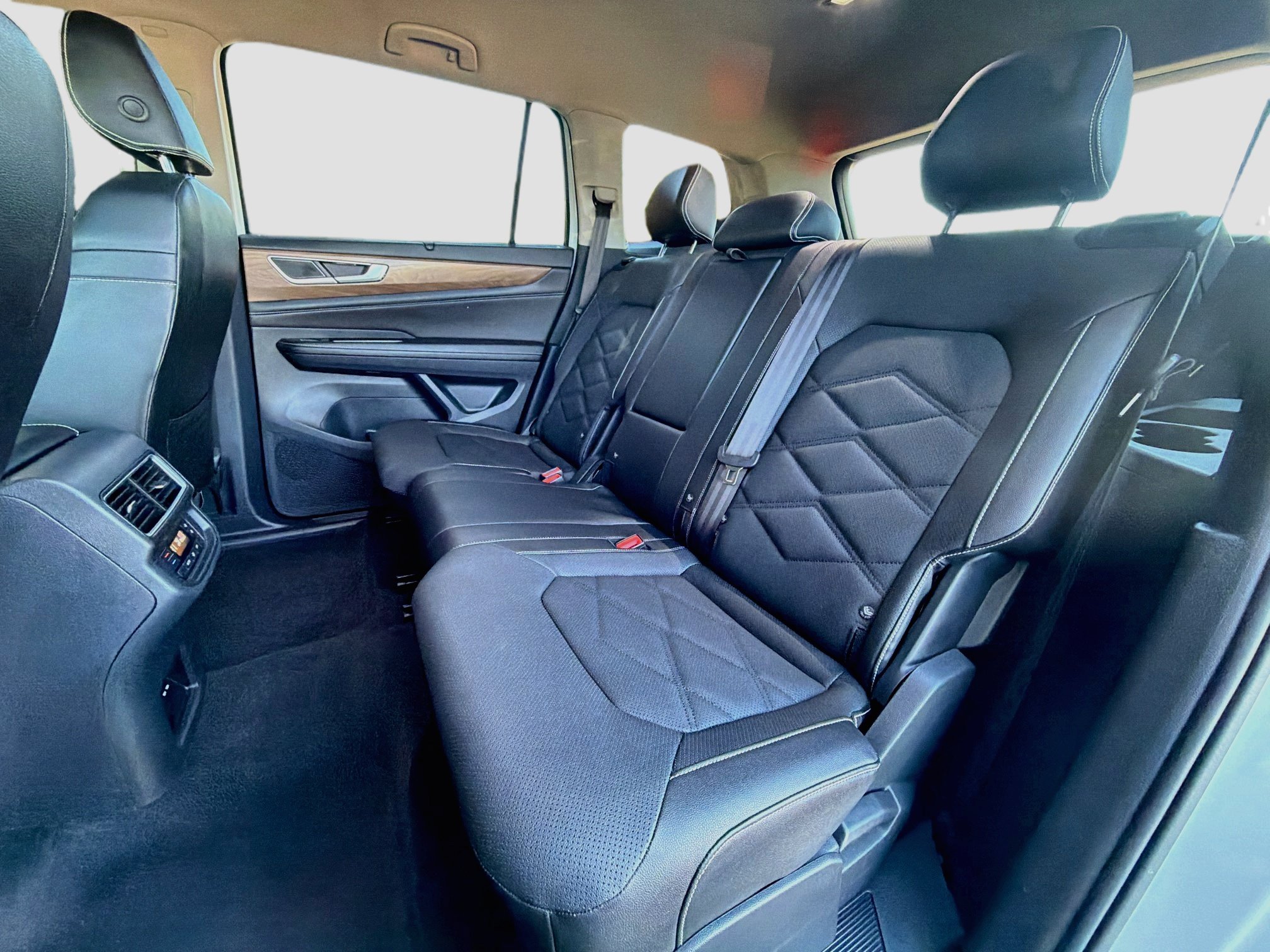 Used 2025 Volkswagen Atlas SE AWD/4WD image 27