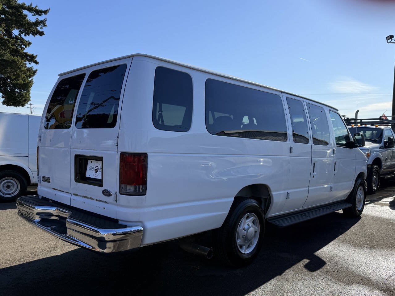 Used 2005 Ford E-350 and Econoline 350 XL RWD image 5