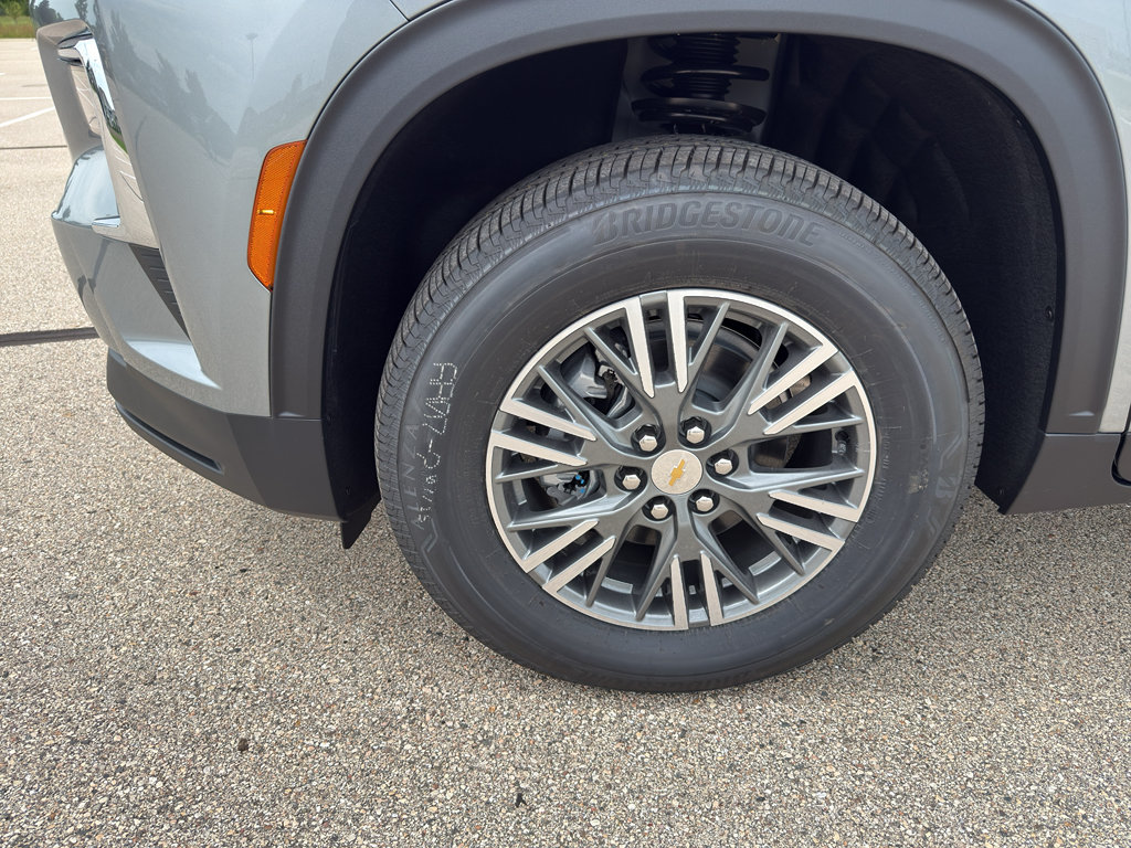 New 2026 Chevrolet Traverse LT w/ Driver Confidence Package FWD image 9