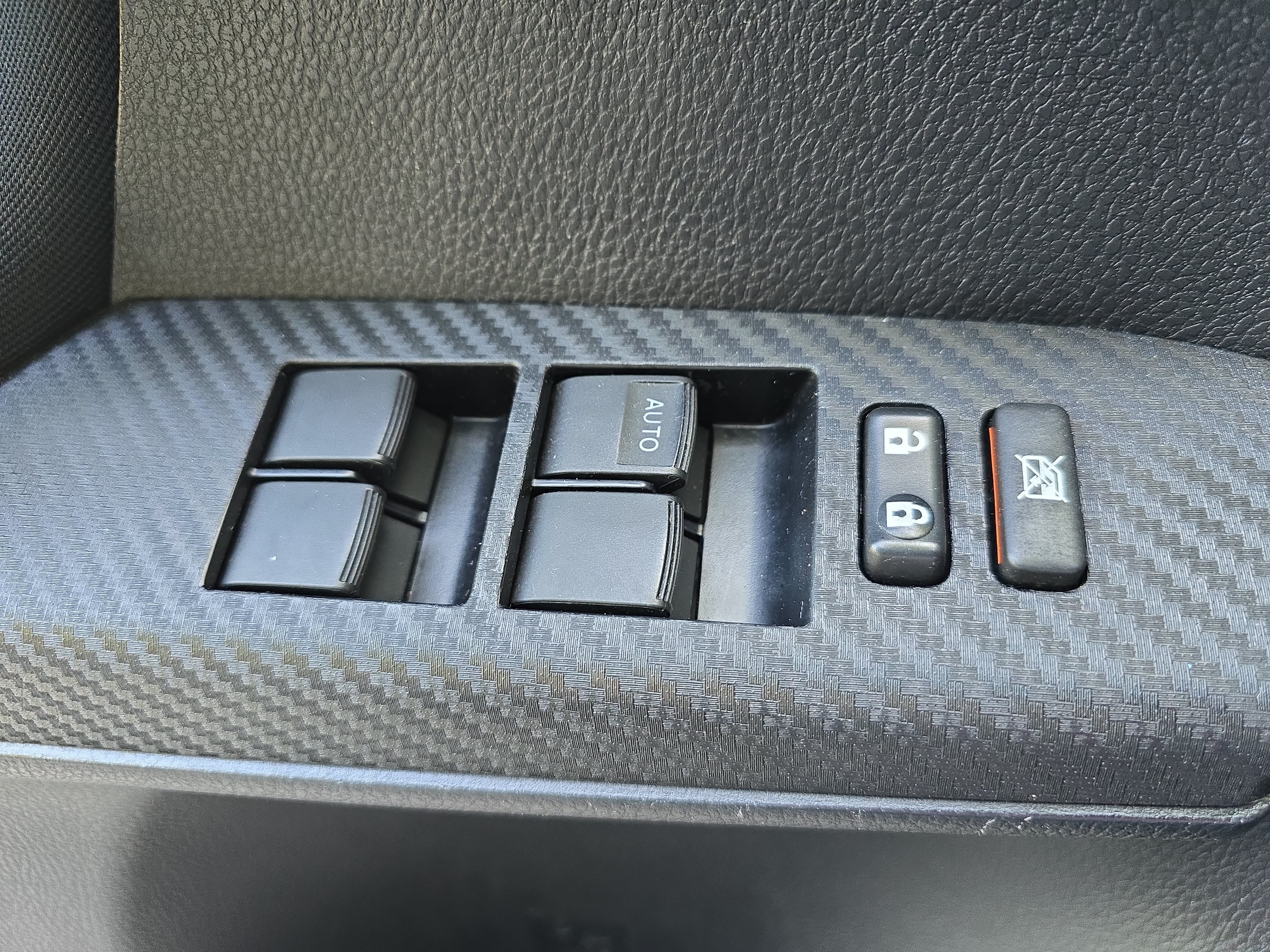 Used 2015 Toyota RAV4 XLE FWD image 25