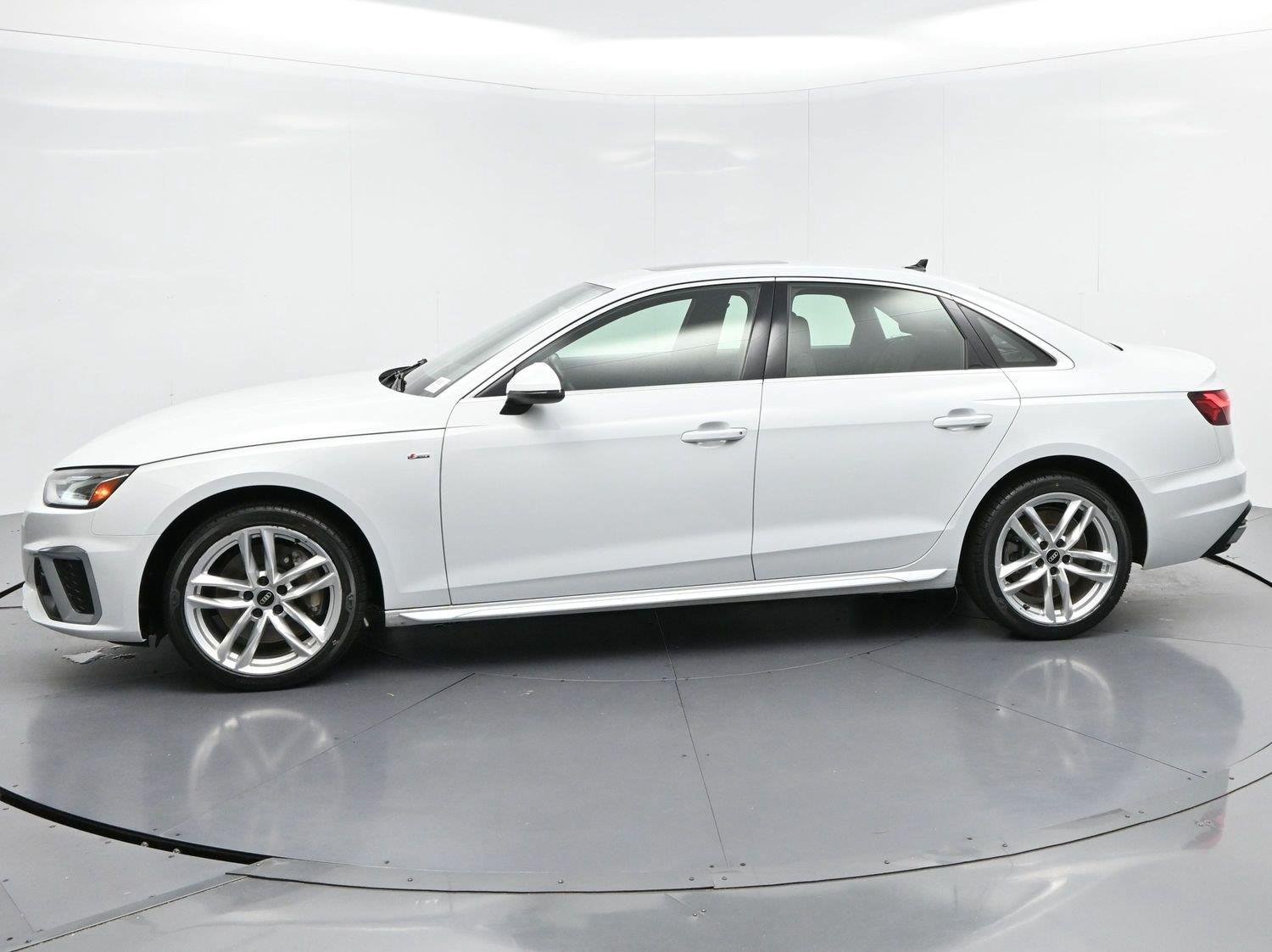 Used 2021 Audi A4 2.0T Premium w/ Convenience Package AWD/4WD image 4