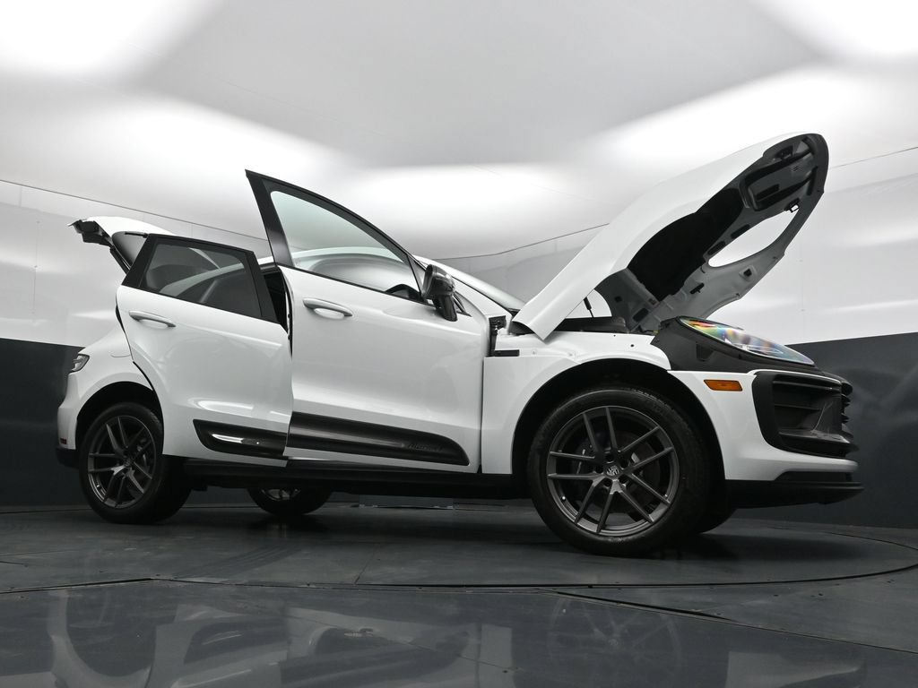 New 2026 Porsche Macan Turbo AWD/4WD image 32