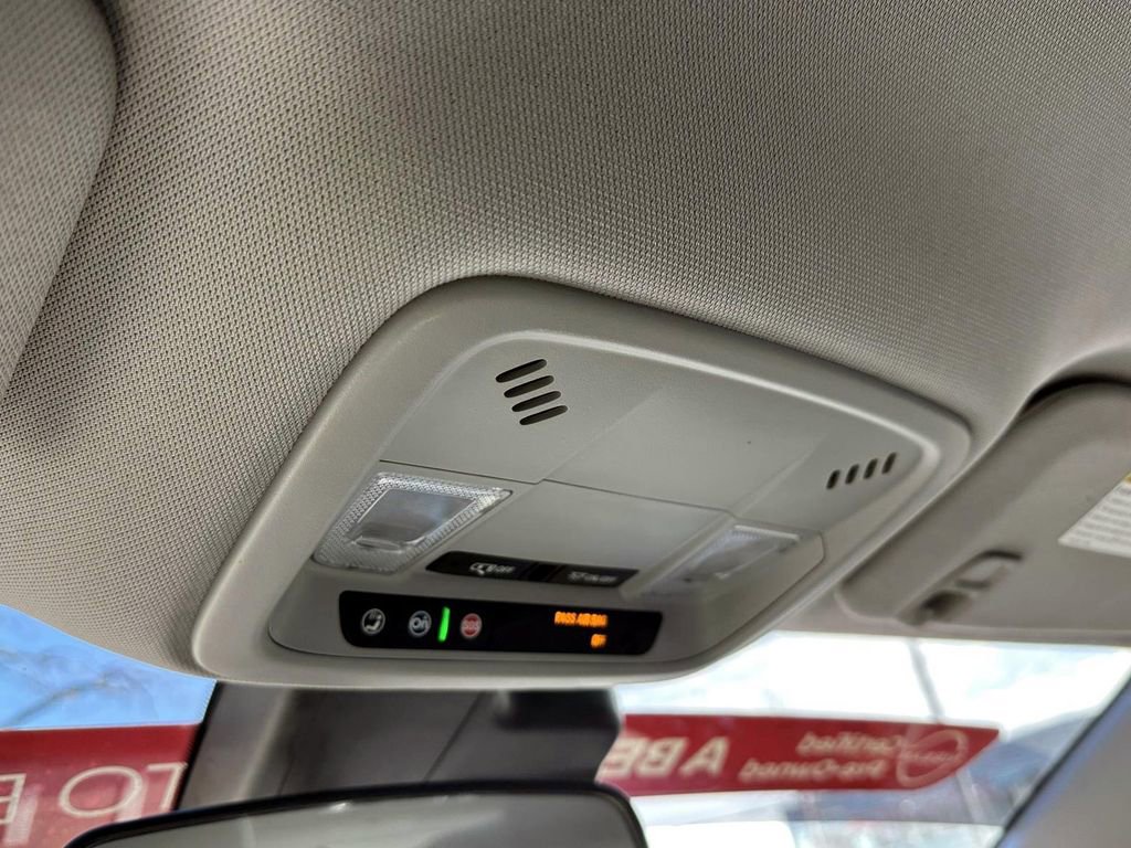 Used 2019 Chevrolet Malibu Hybrid image 29