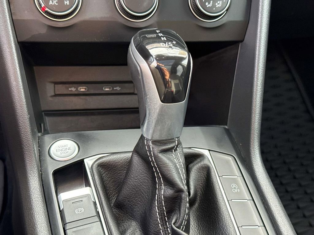 Used 2022 Volkswagen Taos SE w/ Panoramic Sunroof Package FWD image 37