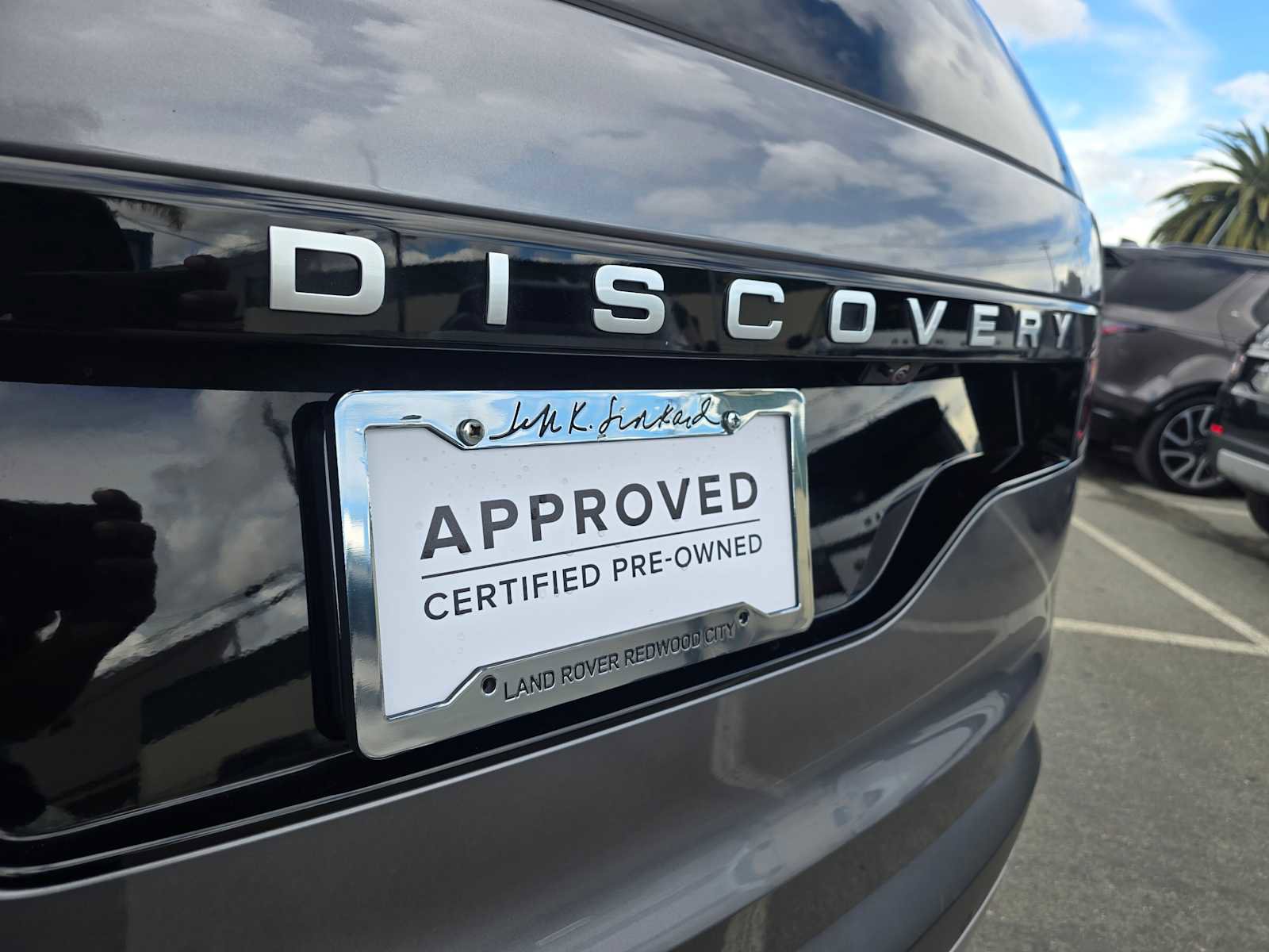 Used 2025 Land Rover Discovery S image 16