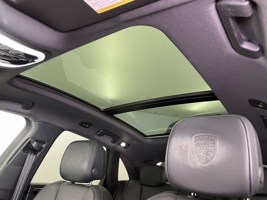 Certified 2023 Porsche Macan AWD/4WD image 18