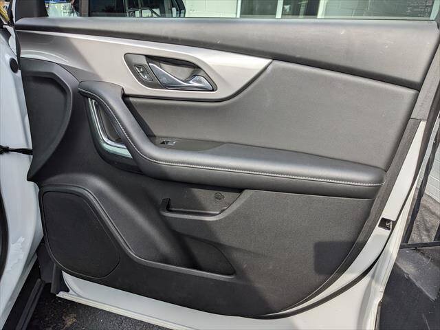 Used 2025 Chevrolet Blazer LT w/ Convenience Package FWD image 19