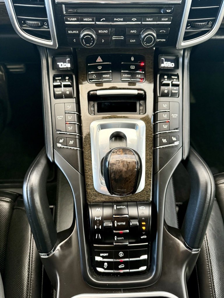 Used 2013 Porsche Cayenne Turbo image 14