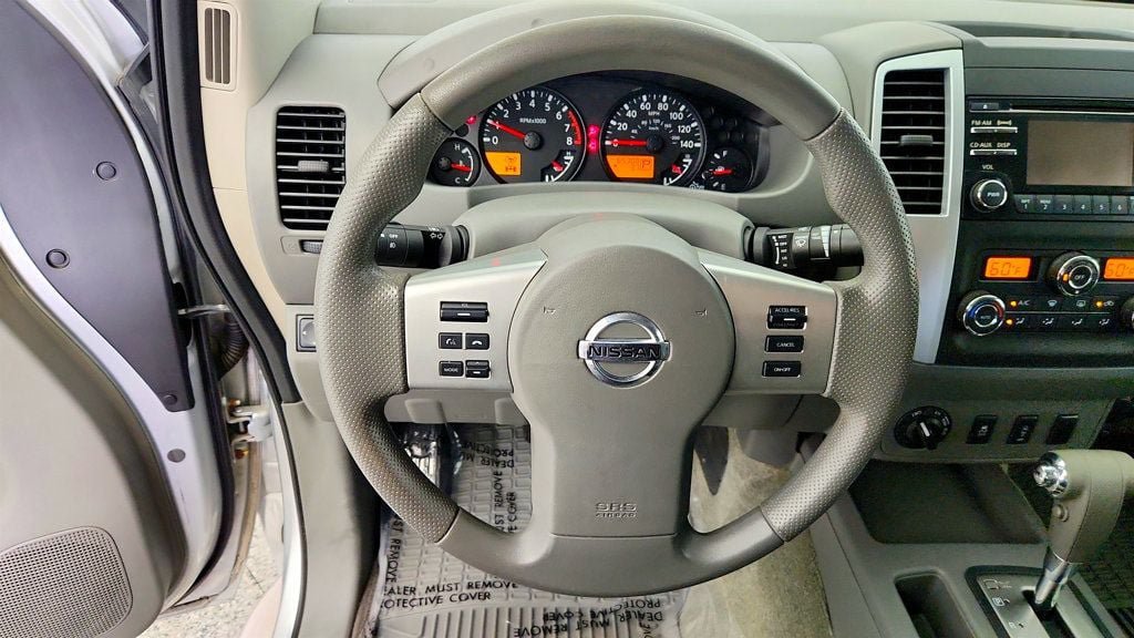 Used 2013 Nissan Frontier SV w/ SV Value Truck Pkg AWD/4WD image 13