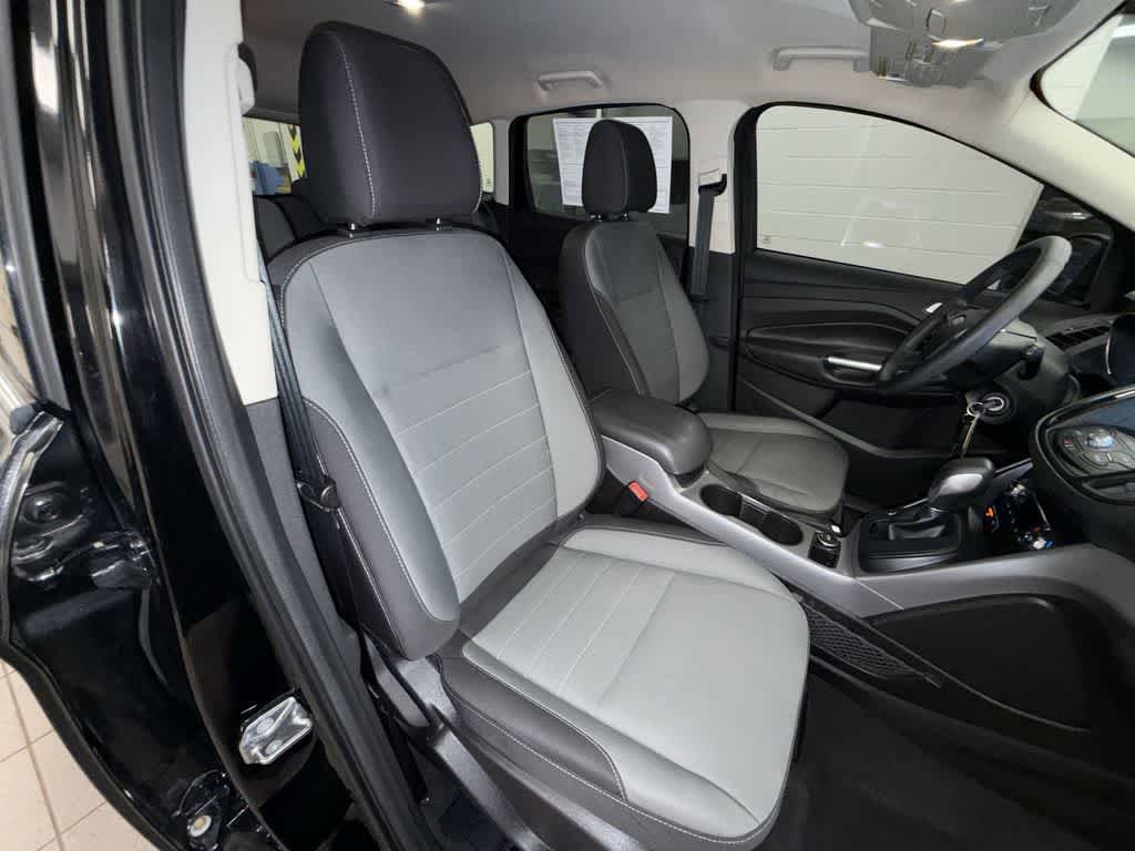 Used 2016 Ford Escape SE w/ Equipment Group 201A AWD/4WD image 16
