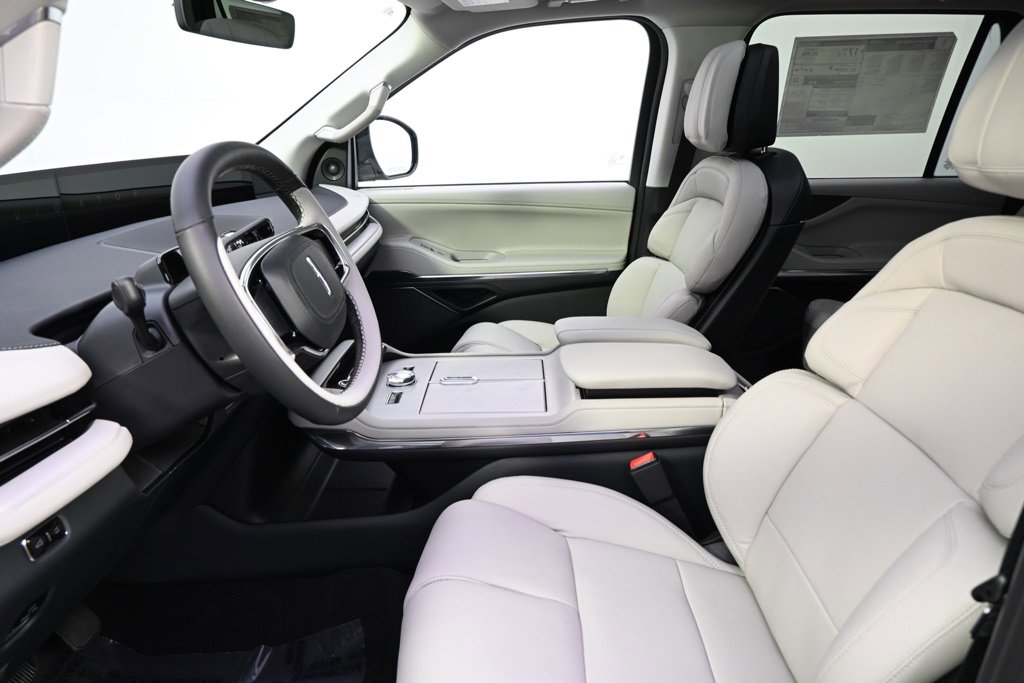 New 2025 Lincoln Navigator Reserve image 13