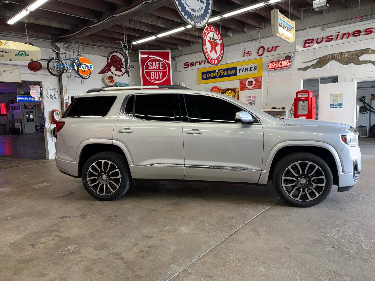 Used 2020 GMC Acadia Denali image 8
