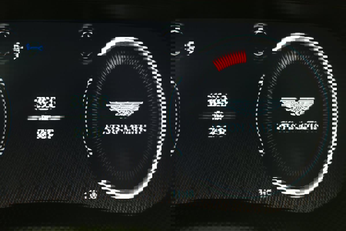 Used 2021 Aston Martin DBX image 12