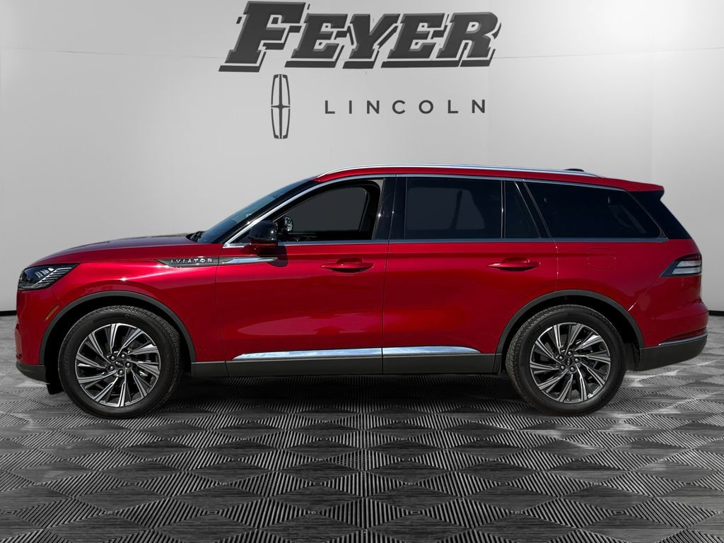 Used 2025 Lincoln Aviator 2WD image 2