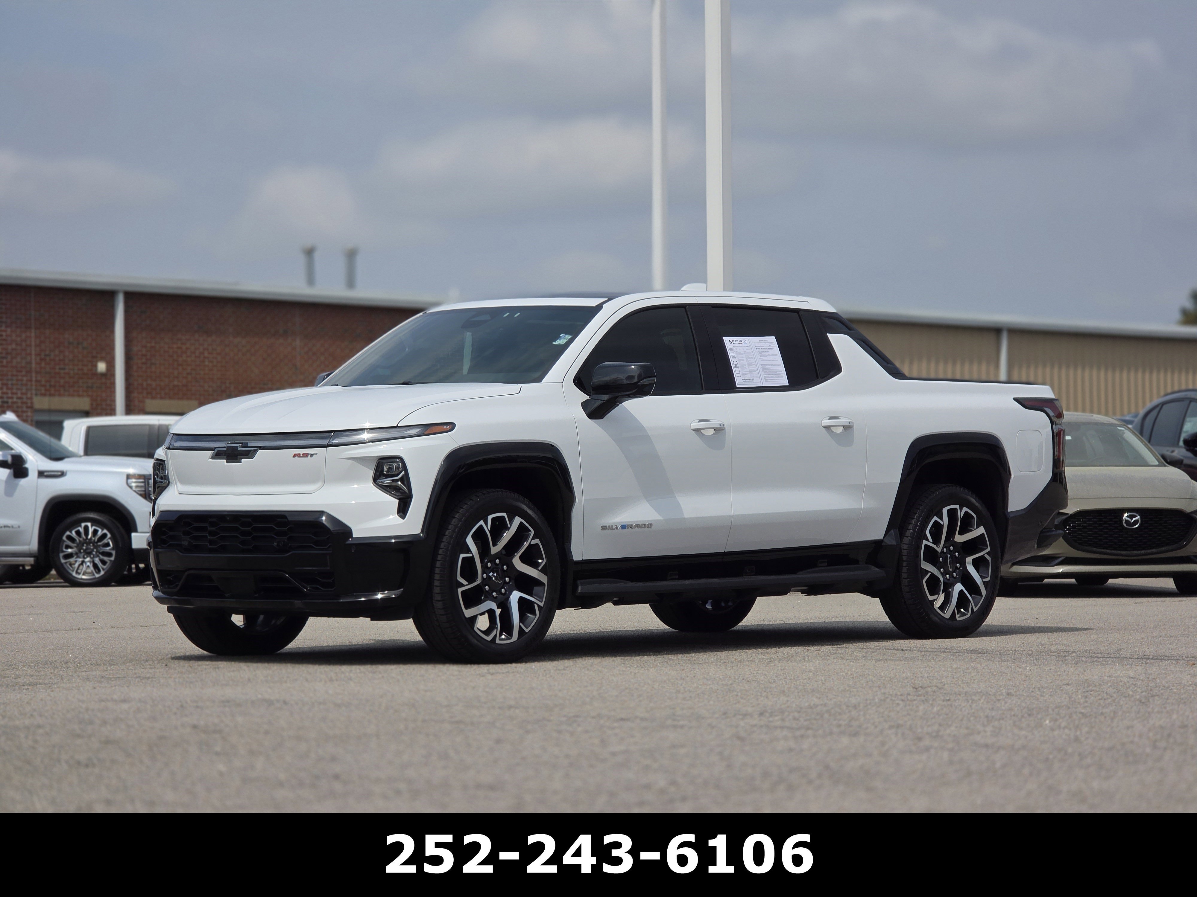 Used 2025 Chevrolet Silverado EV RST AWD/4WD image 3