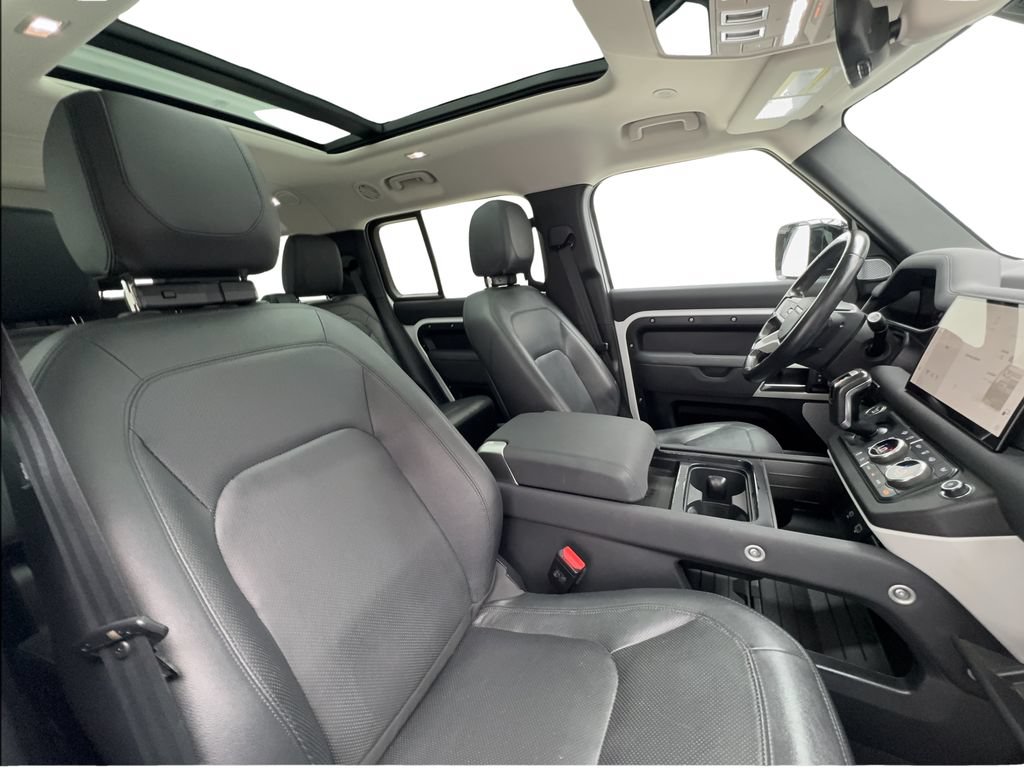 Used 2023 Land Rover Defender 130 SE AWD/4WD image 32