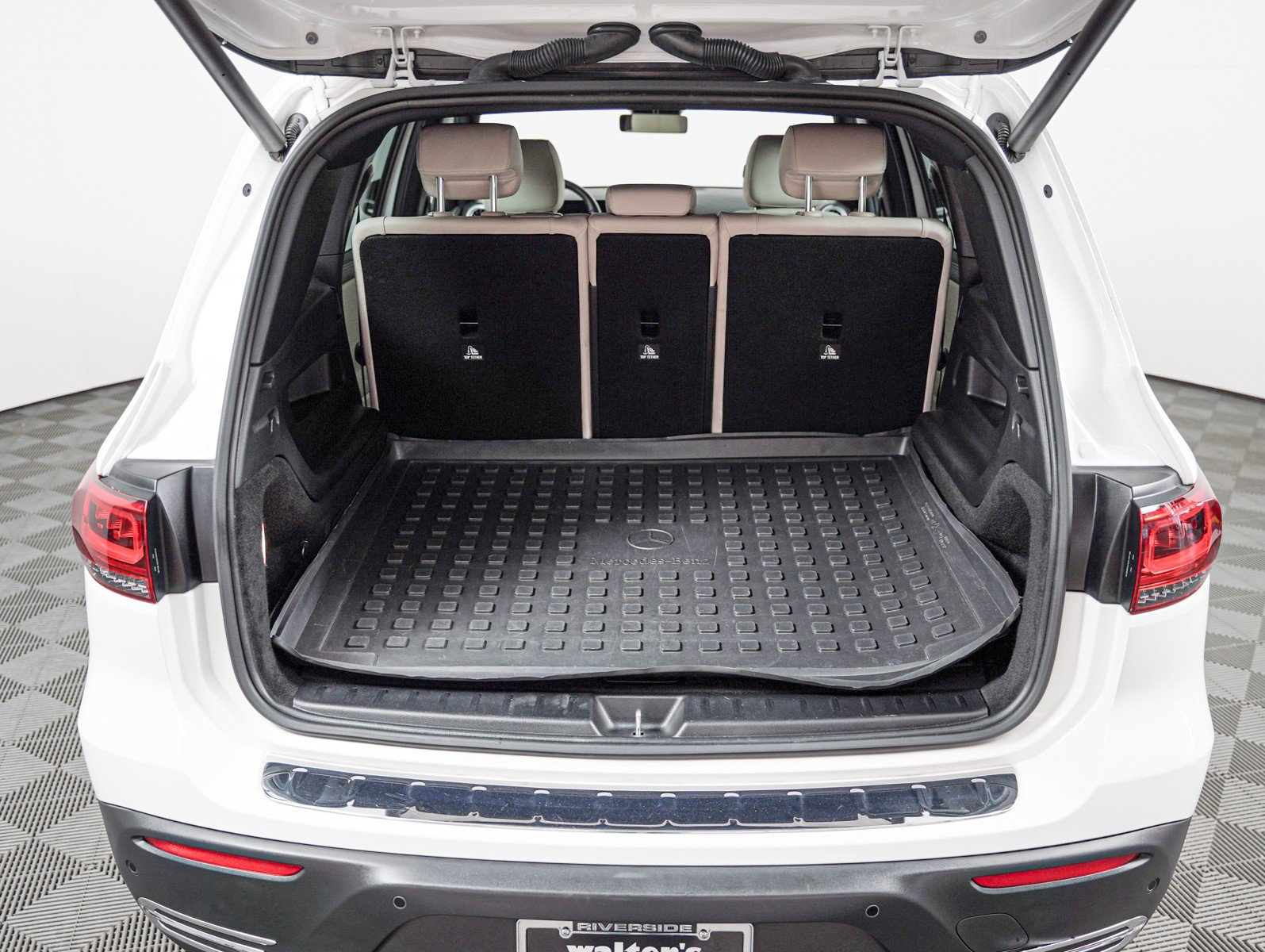 Certified 2023 Mercedes-Benz EQB 300 4MATIC w/ Exclusive Package image 8