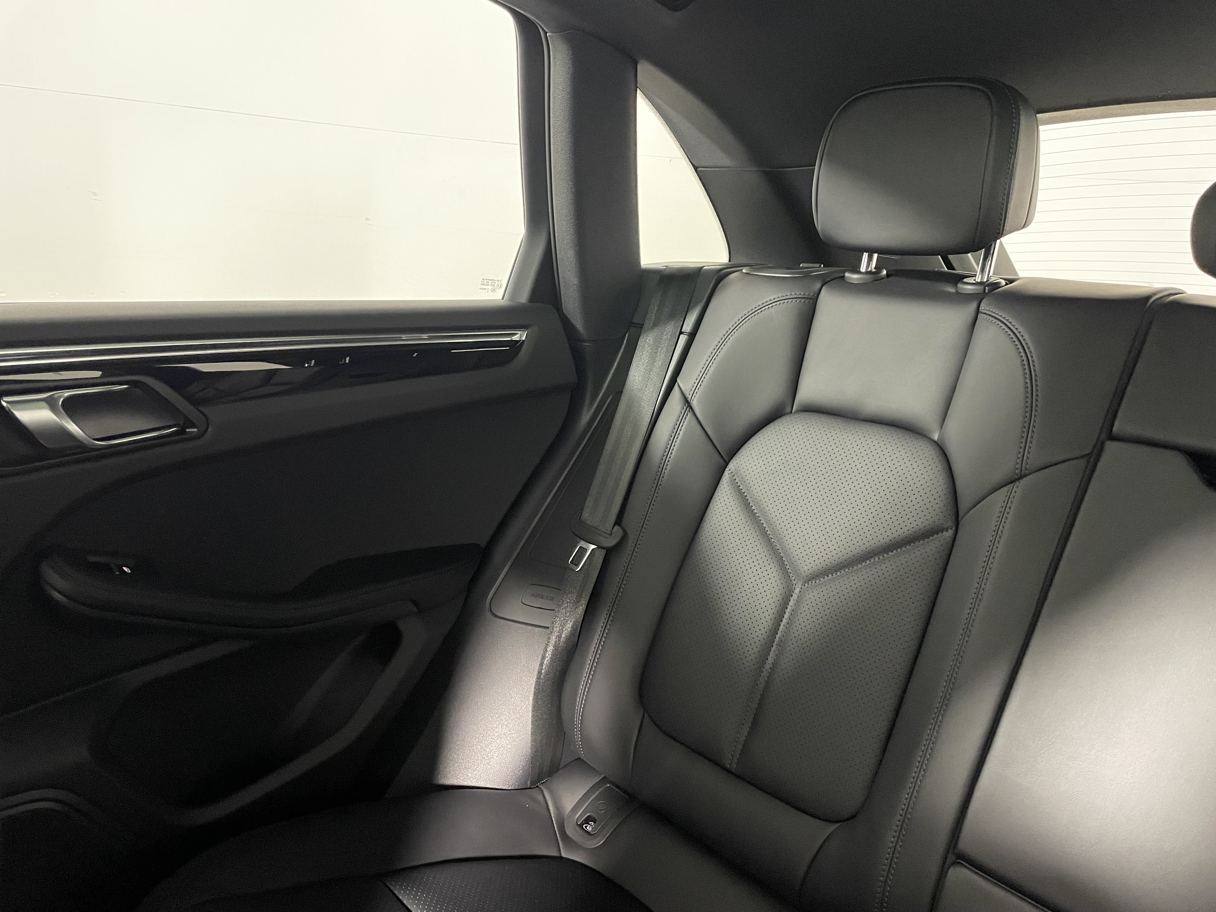 Certified 2026 Porsche Macan AWD/4WD image 15
